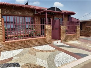 5 Bed House in Atteridgeville