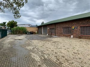 700 m² Industrial space in Fontainebleau