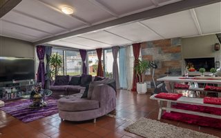 2 Bedroom House in Gordons Bay Central
