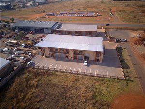 119 m² Industrial space in Clayville