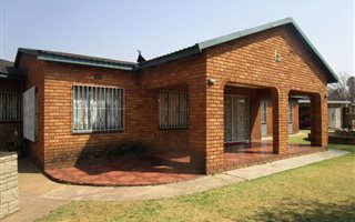 4 Bedroom House in Van Dyk Park