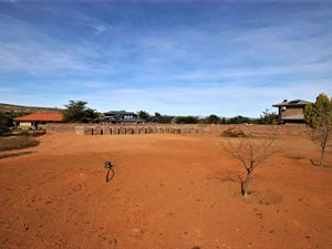 1035 m² Land available in Oudtshoorn