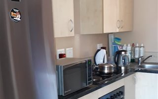 Bachelor apartment in Esther Park