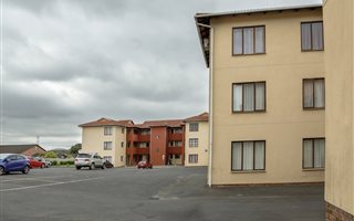2 Bedroom Apartment in Brackenham