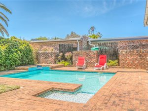 3 Bedroom House in Brymore