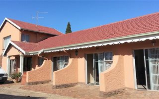 9 Bed, Bed and Breakfast in Kempton Park Central