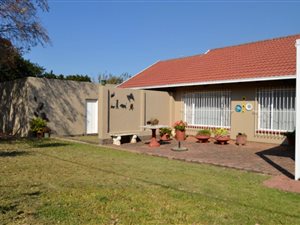 4 Bed House in Bromhof