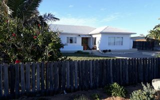 4 Bedroom House in Hondeklip Bay