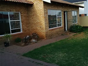 3 Bed Townhouse in Krugersdorp West