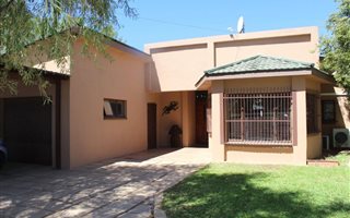 4 Bedroom House in Keidebees