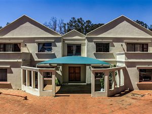 8 Bed House in Bruma