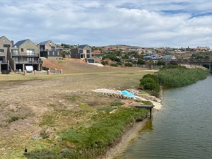 304 m² Land available in Hartenbos Heuwels