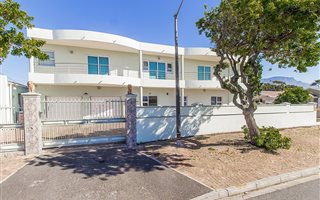 5 Bedroom House in Ottery