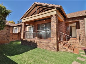 3 Bed Townhouse in Moreleta Park