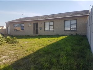3 Bed House in Pelican Heights