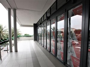 211 m² Retail Space in Sunningdale