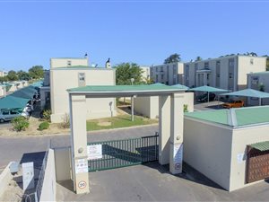 2 Bed Apartment in Vredekloof East