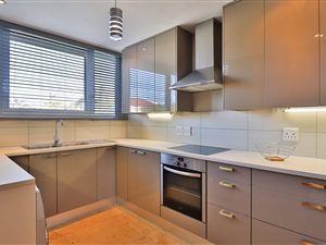 3 Bed Apartment in Rondebosch
