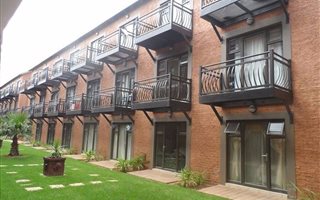 2 Bedroom Flat in Bainsvlei
