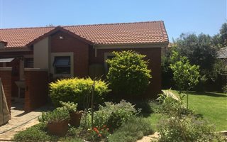 2 Bedroom Townhouse in Silver Lakes Golf Estate