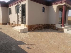 3 Bed House in Roodekop