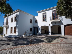 5 Bed House in Bishopscourt