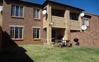 2 Bedroom Simplex in Mooikloof Ridge