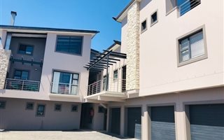 3 Bedroom Apartment in Tableview