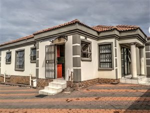 3 Bed House in Roodekop
