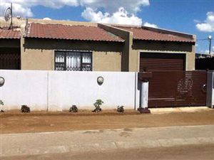 3 Bed House in Bophelong