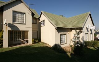 3 Bedroom Duplex in Bassonia Estate