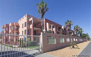 3 Bedroom Apartment in Bloubergrant