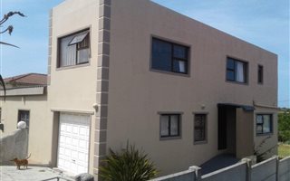3 Bedroom House in Kleinbaai