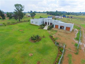 11 Bed House in Homestead Apple Orchards