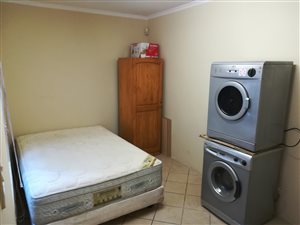 Bachelor apartment in Salt Rock