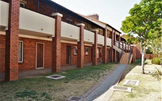 2 Bedroom Apartment in Mooikloof Ridge