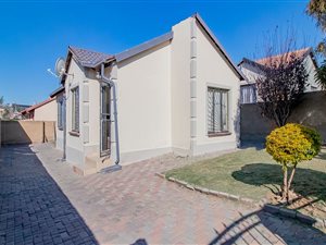 3 Bed House in Klipfontein View