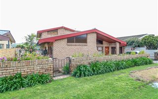 9 Bedroom House in Idasvallei