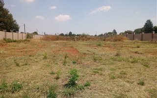 1.4 ha Land available in Rynfield