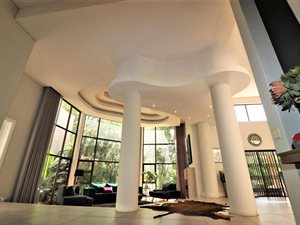 5 Bed House in Mooikloof Equestrian Estate