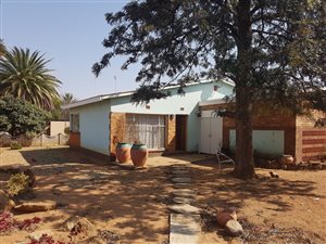 3 Bed House in Roosheuwel