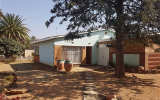 3 Bedroom House in Roosheuwel