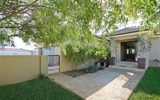 4 Bedroom House in Dennegeur