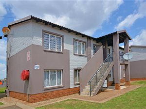 3 Bed Apartment in Protea Glen