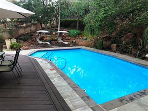 4 Bed House in Lynnwood Manor
