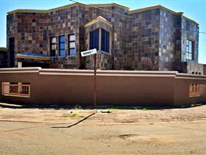 4 Bed House in Mandela View