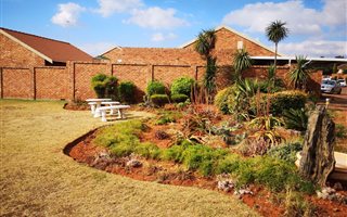 2 Bedroom Townhouse in Elarduspark