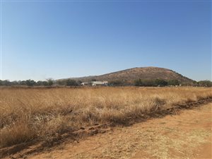 3.7 ha Land available in Derdepoort