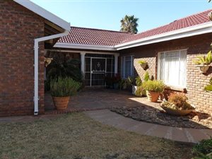3 Bed House in Royldene