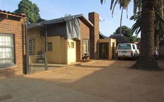 8 Bedroom House in Hammanskraal